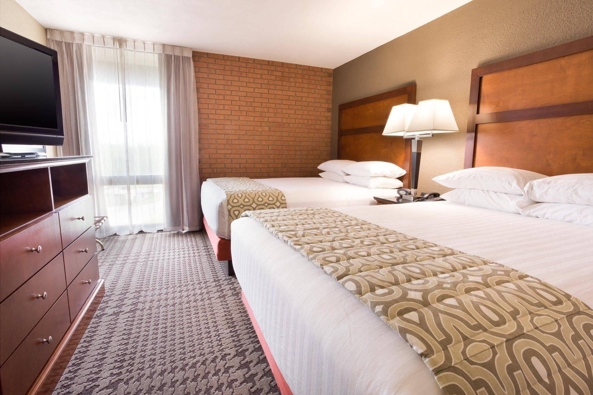 Drury Inn & Suites Jackson Mo エクステリア 写真